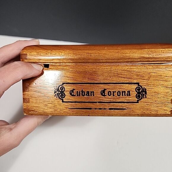 Arturo Fuente Corona Hand Made In Dominican Republic Box - Picture 6 of 16